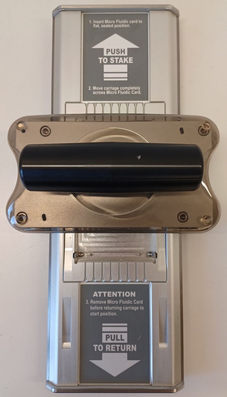 Accessori da laboratorio: Life Technologies Array Card Staker/Sealer – Usato da Niederdorf venduto da LeptonAG_Labor 1