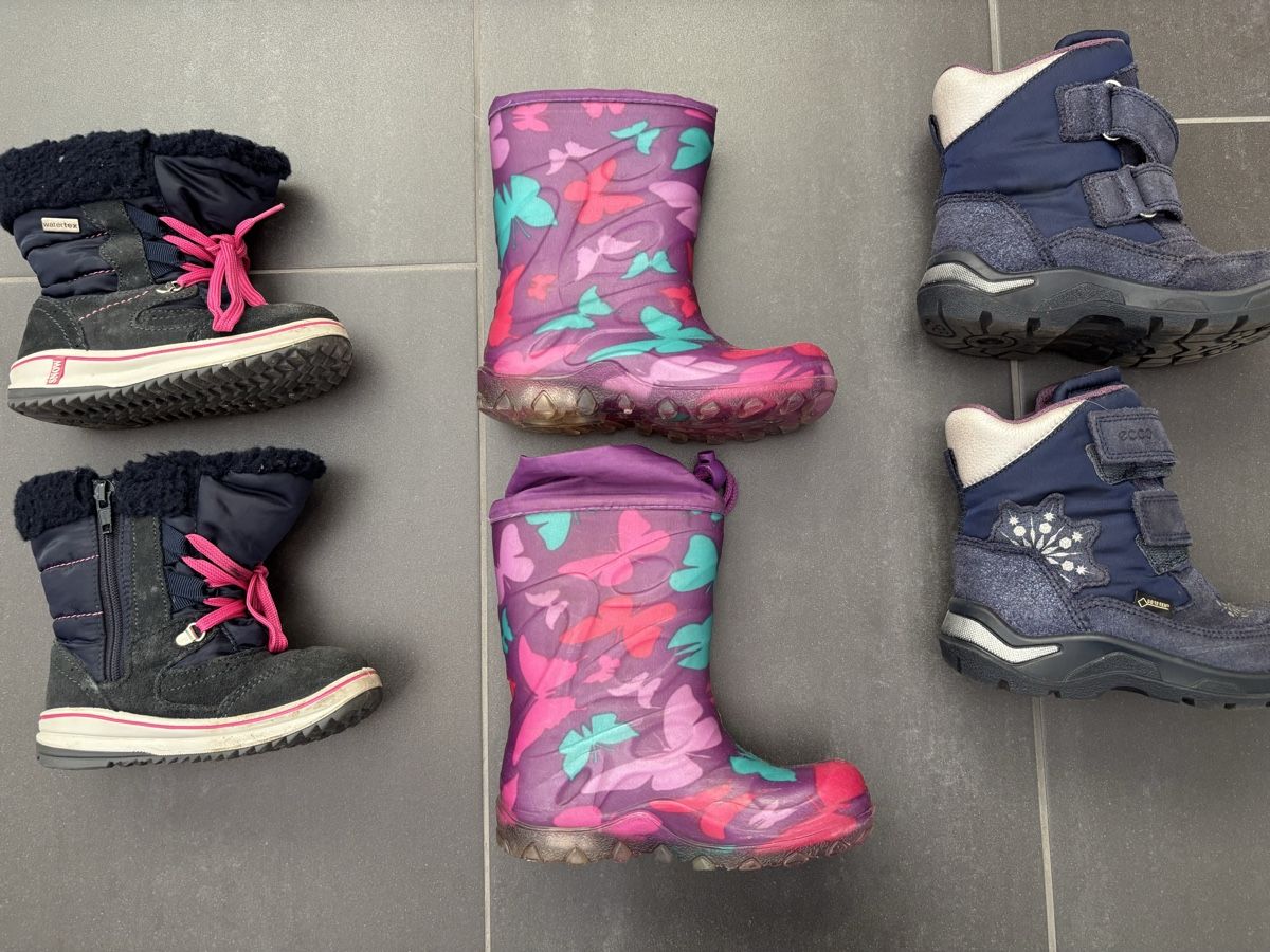 Scarpe per ragazze: Schuhpaket Grösse 25/26/27 – Usato da Niederwangen b. Bern venduto da muidop