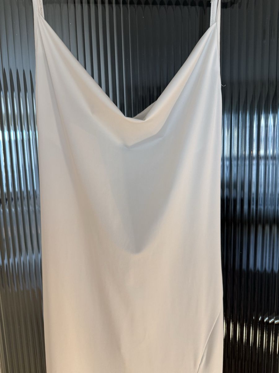 Vestiti: Robe longue satinée blanche  – Nuovo (secondo la descrizione) da Monthey venduto da iri_9pt5 3