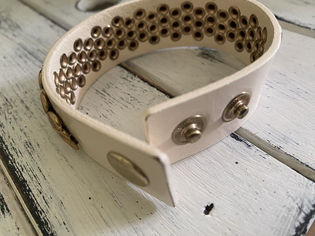 Bracciali & Braccialetti: Armband beige mit Kupfernieten – Usato da Schönenberg ZH venduto da Pfupfli1 3