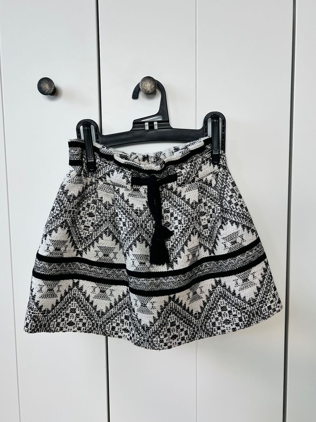 Zara Vestiti & Gonne: Zara 110 Rock weiss schwarz Aztekenmuster – Usato da Burgdorf venduto da rulan 1
