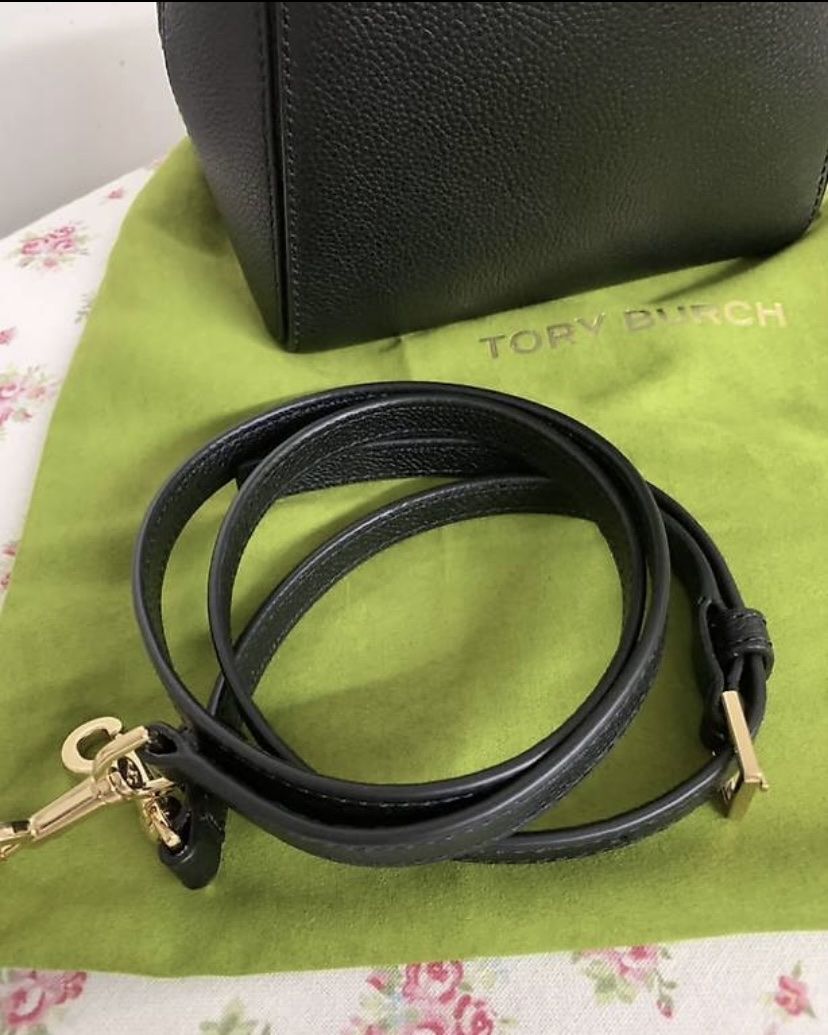 Tory Burch Sacs femmes: Original TORY BURCH Beuteltasche "Small McGraw" Schwarz – D'occasion à Ellikon an der Thur par Bali1999 4