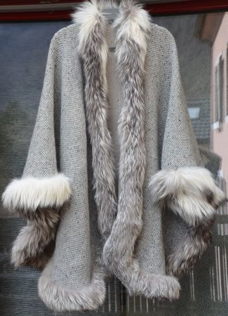 Poncho Solleciti Wolle - Pelz / laine - fourrure