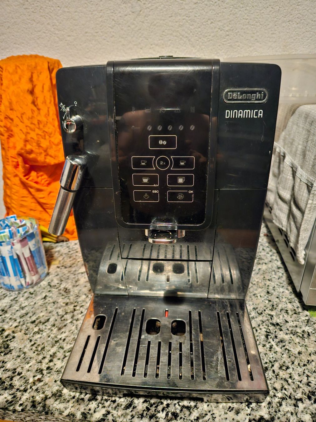 De'Longhi Kaffeemaschinen & Espressomaschinen: Delonghi  Dinamica – Defekt aus Landquart von Snug01