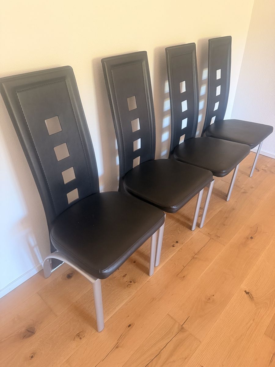 Sedie: 4 Stühle in schwarz Kunstleder – Usato da Balterswil venduto da new_one-123