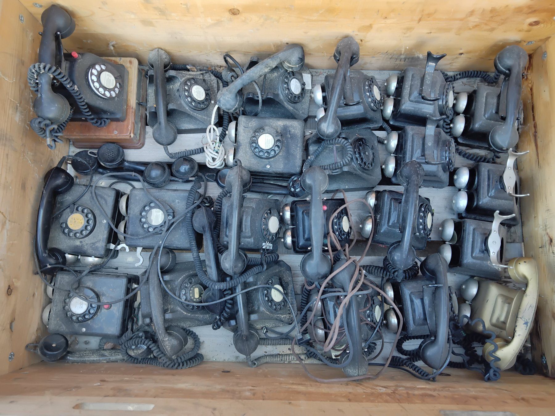 Telefone: Schweizer Telefone Bakelit – Defekt aus Nuglar von lampa-radio