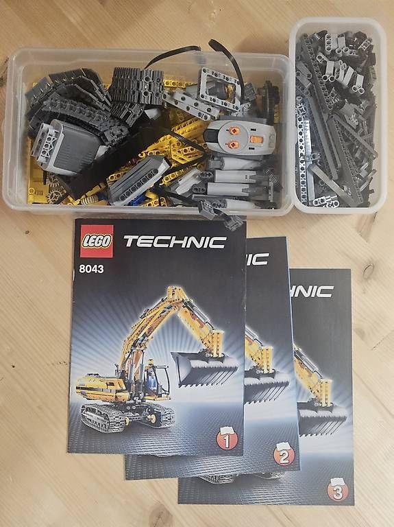 Lego Spielzeuge: Lego Technic Bagger 8043 – Gebraucht aus Sargans von Native7