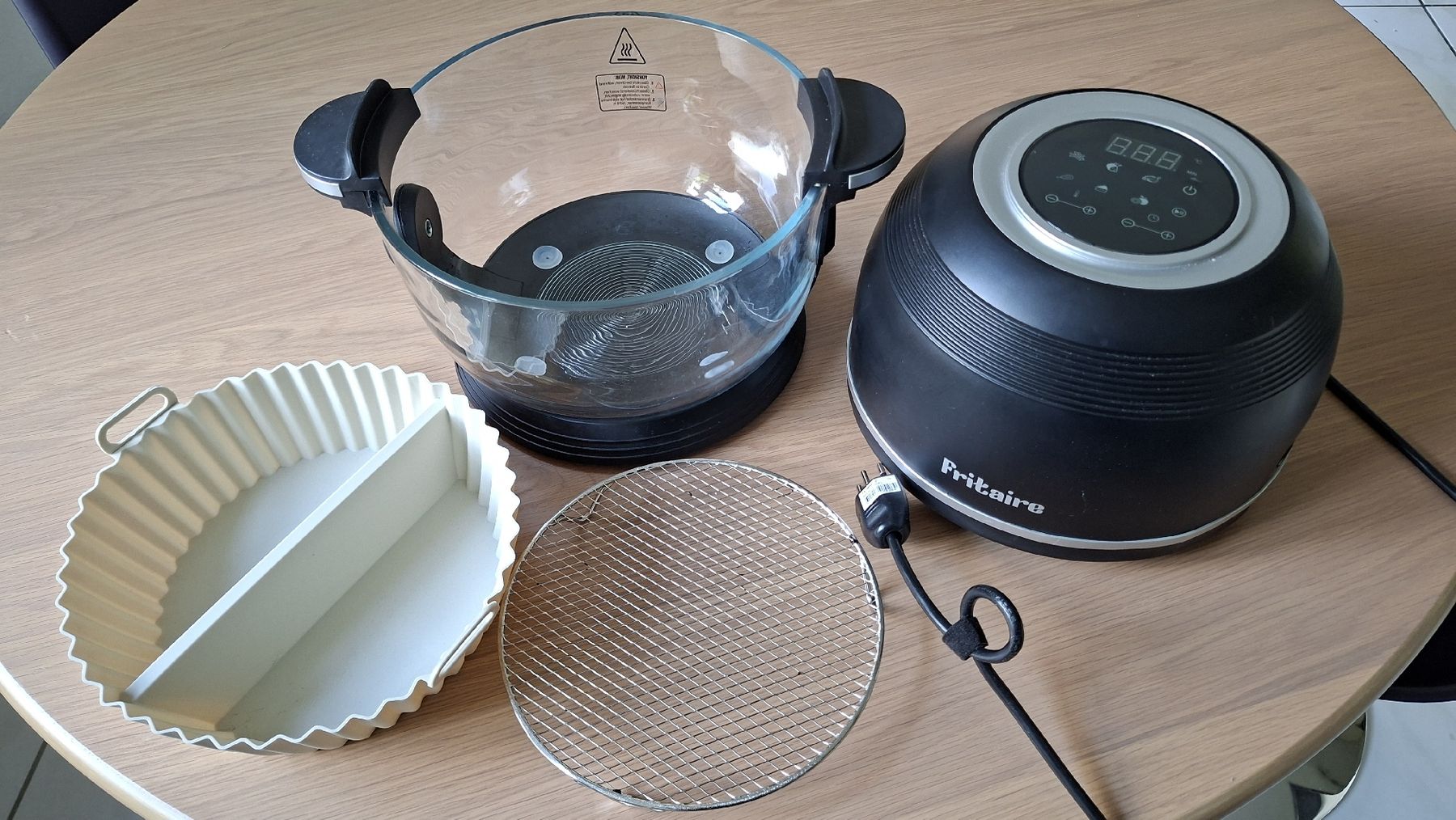 Elettrodomestici da cucina: Friteire Heissluftfritteuse mit Glasbehälter – Usato da Fehraltorf venduto da Akira24 4