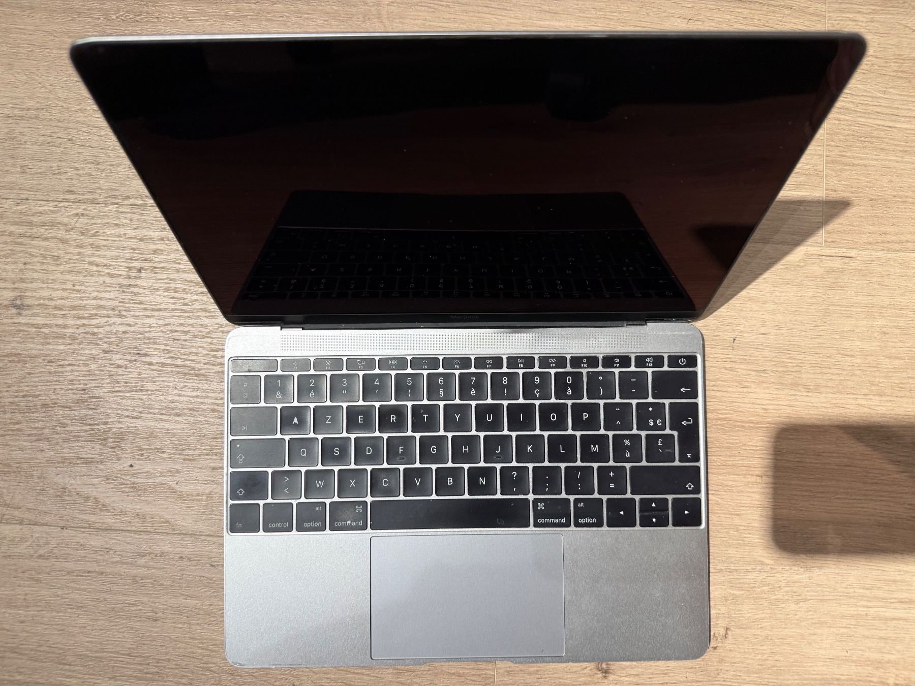 Apple Notebooks: MacBook 12 Zoll – Defekt aus Siebnen von icrservicesolutions 1