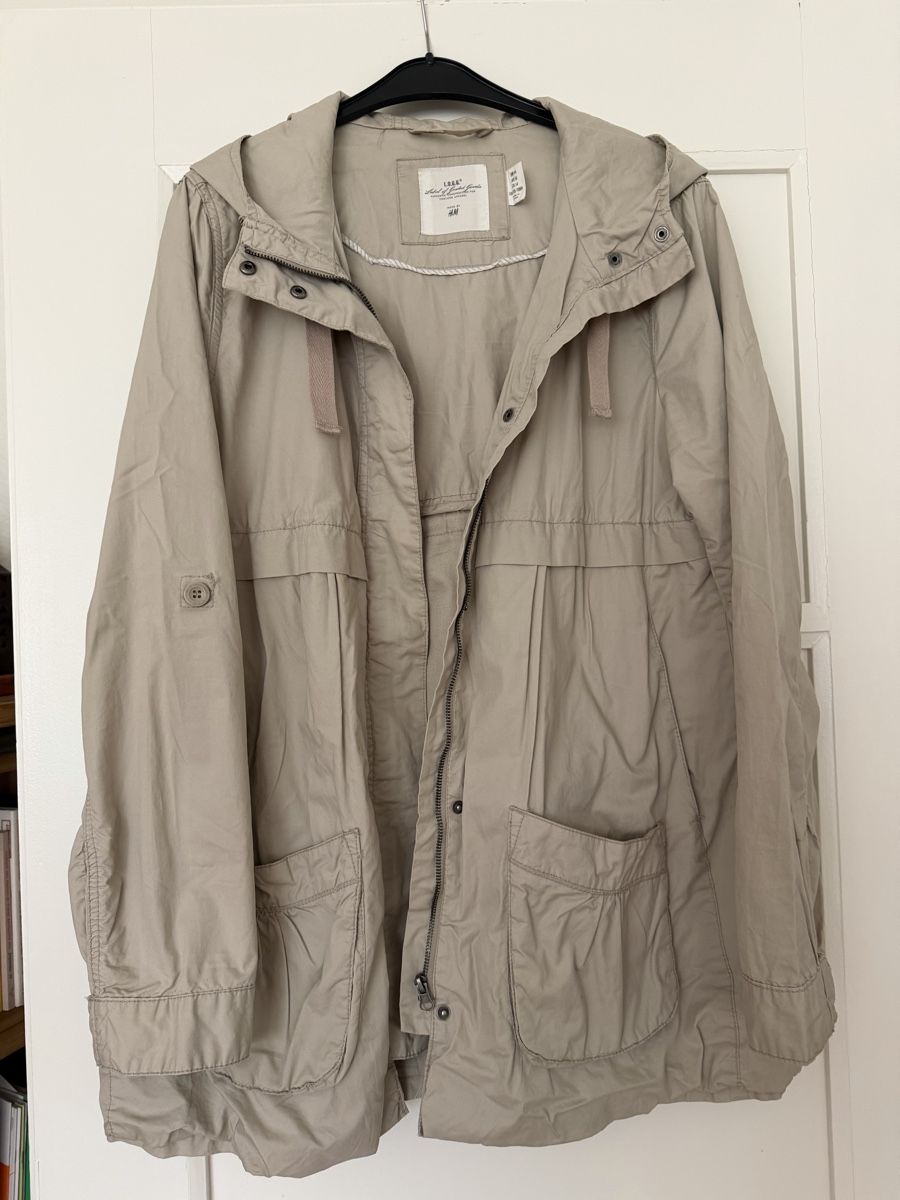 H&M Jacken: Jacke mit Kapuze Gr. 44 – Gebraucht aus Zürich von elg_rqw7