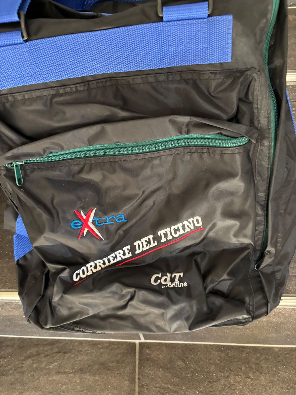 Zaini: Grosse Tasche als Rucksack verwendbar NEU – Nuovo (secondo la descrizione) da Balsthal venduto da Uroby 1