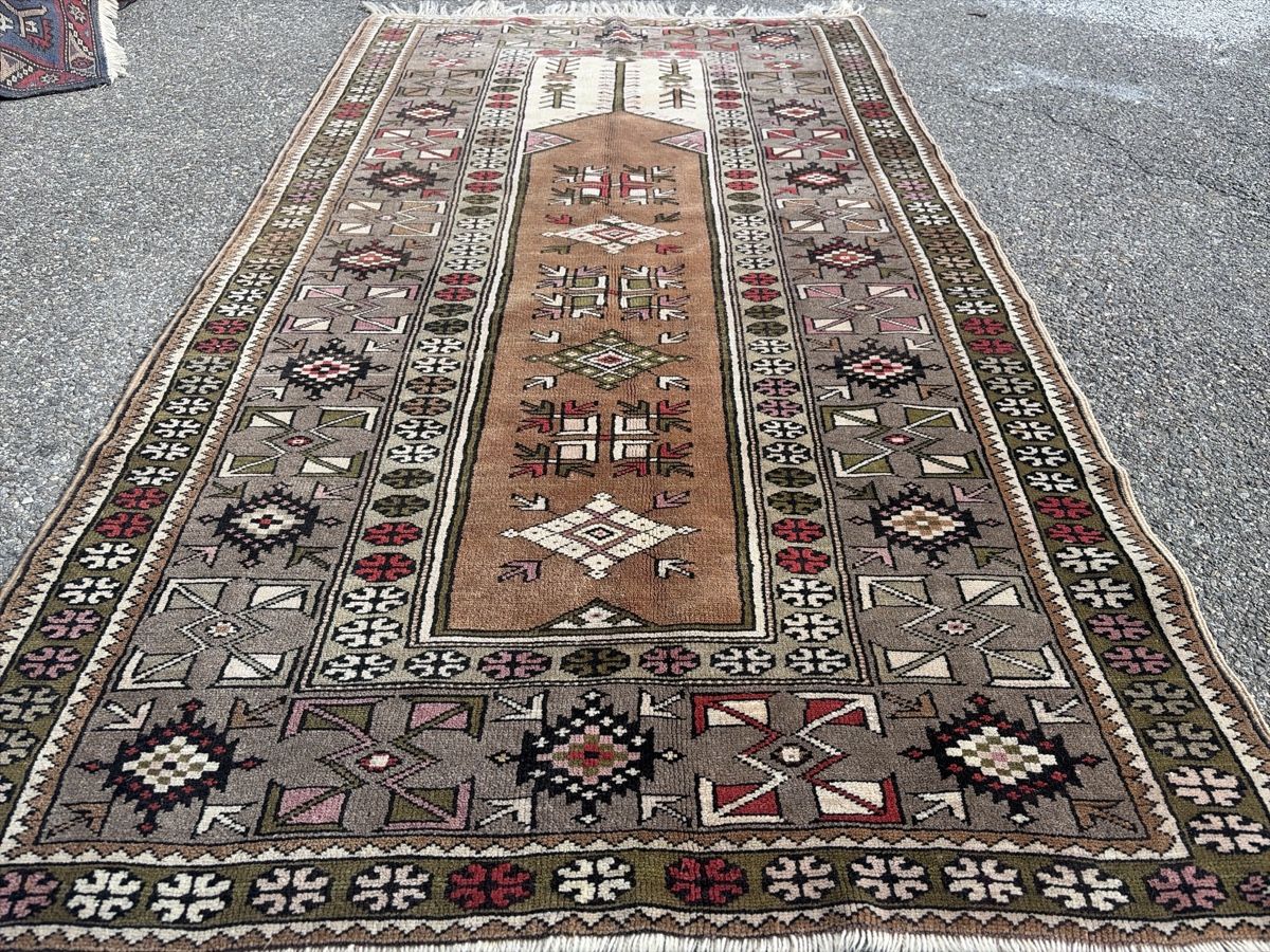 Tappeti: Feiner Milas Teppich  – Usato da Wängi venduto da Tesimo 1