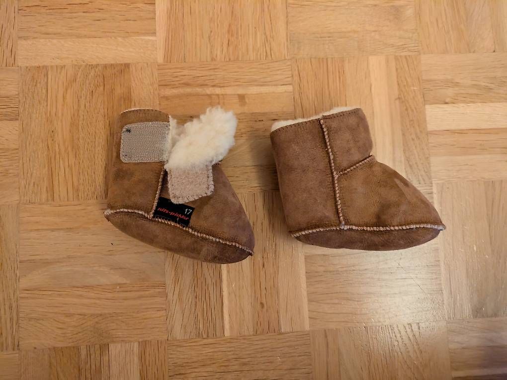 Scarpe per ragazzi: Baby Lammfell Stiefel – Usato da Weiningen ZH venduto da Sandra188 1
