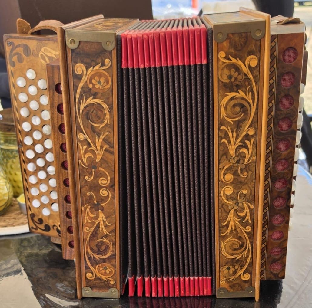 Instruments de musique: accordéon schwitzoise – D'occasion à Yvonand par Jojo777