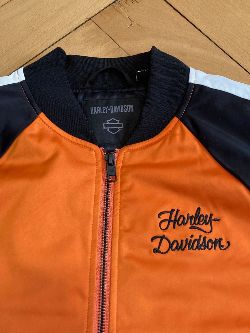Harley-Davidson Giacche: Harley Davidson Jacket Embroidered NEW Sz M – Nuovo (secondo la descrizione) da Zürich venduto da le_souk 4