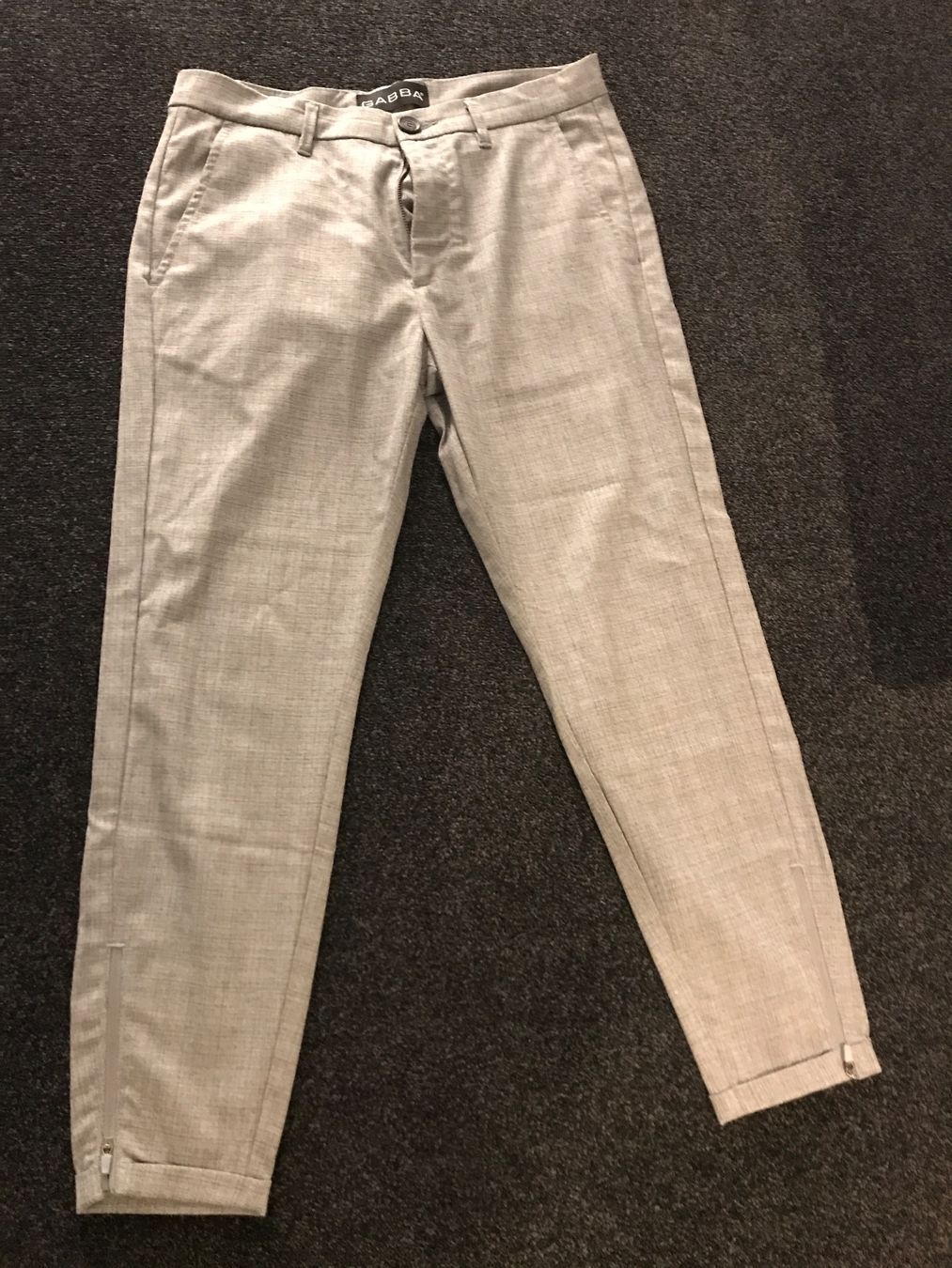 Pantaloni: Coole hellgraue Herrenhose Gr S GABBA – Nuovo (secondo la descrizione) da St. Margrethen SG venduto da kellenbh