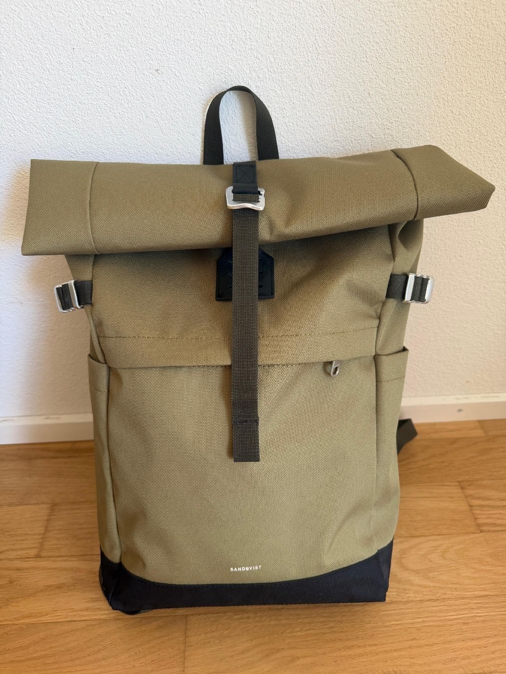 Sandqvist Zaini: Sandqvist Backpack Roll Top Icon Khaki New Condition – Nuovo (secondo la descrizione) da Zürich venduto da Lili.bp 5