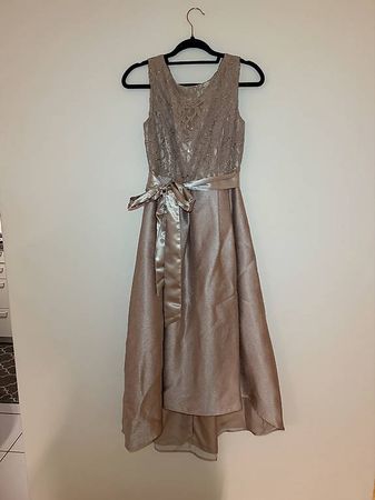 Elegantes Festkleid in Roségold  Grösse 36  ungetragen 
