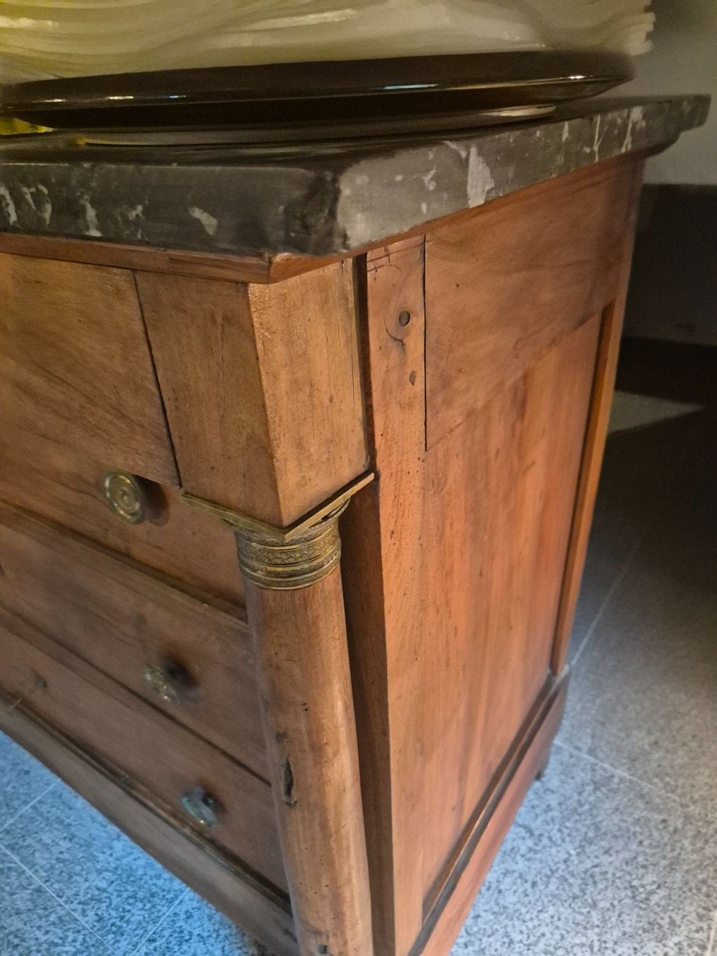 Cassettiere: Commode d'époque Empire en noyer, plateau marbre – Usato da Morgins venduto da pmd_px9d 1