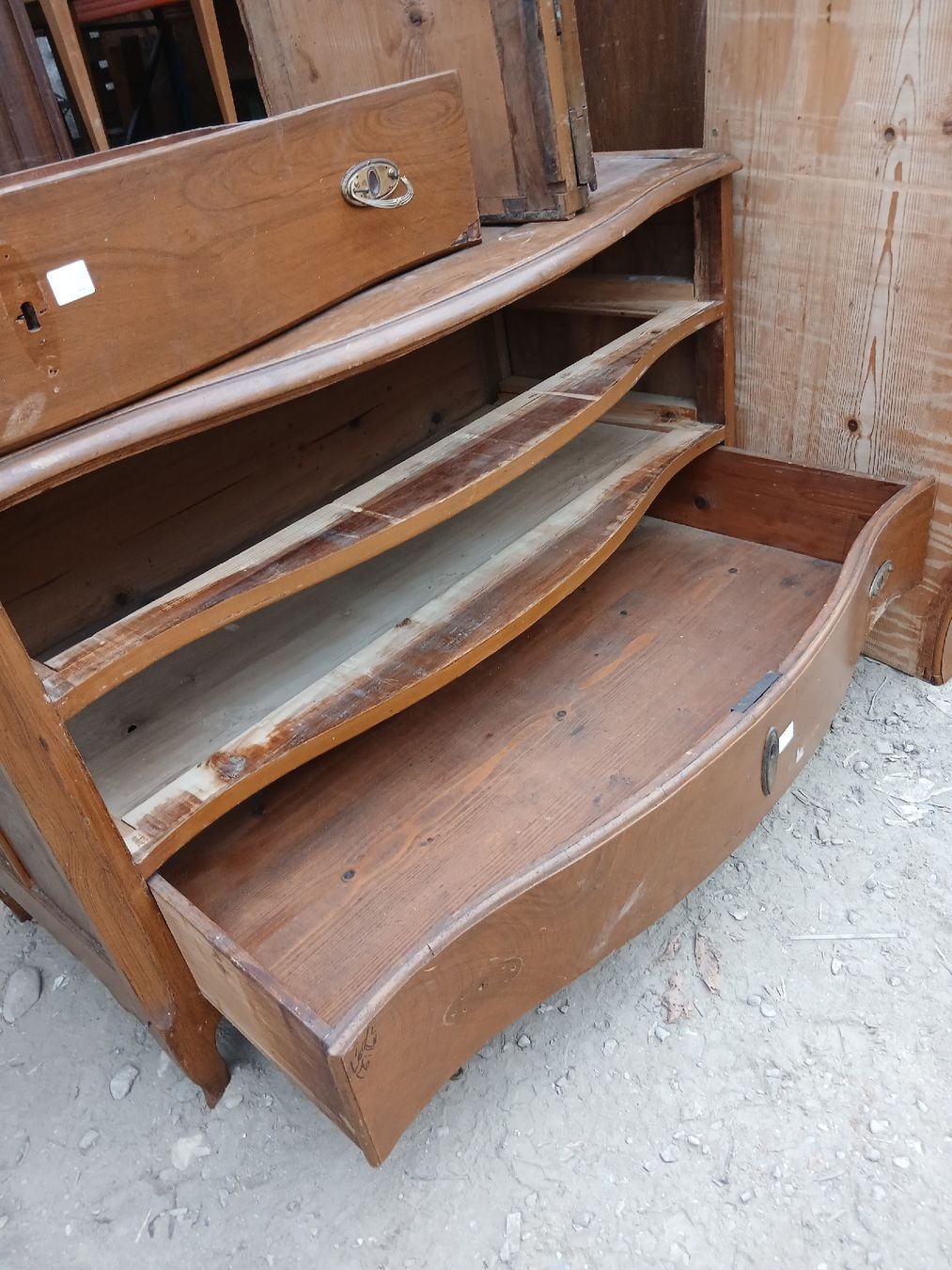 Schreibtische: BUREAU TRÈS ANCIEN DU XVII CYCLE – Gebraucht aus Neuchatel von NNeuchatel 2