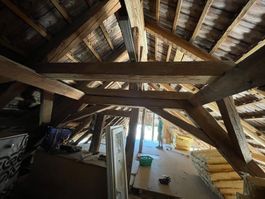 Historischer Dachstuhl / Altholzbalken, ca. 250–300 Jahre al