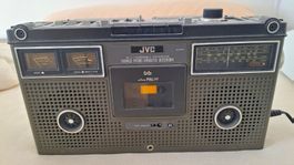 Vintage Radio IVC mit Kassettenrekorder