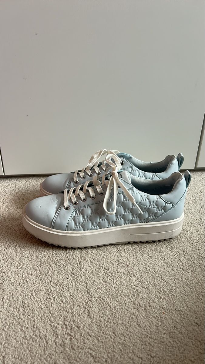Michael Kors Chaussures femmes: Michael Kors Sneaker hellblau – D'occasion à St. Gallen par flaviice