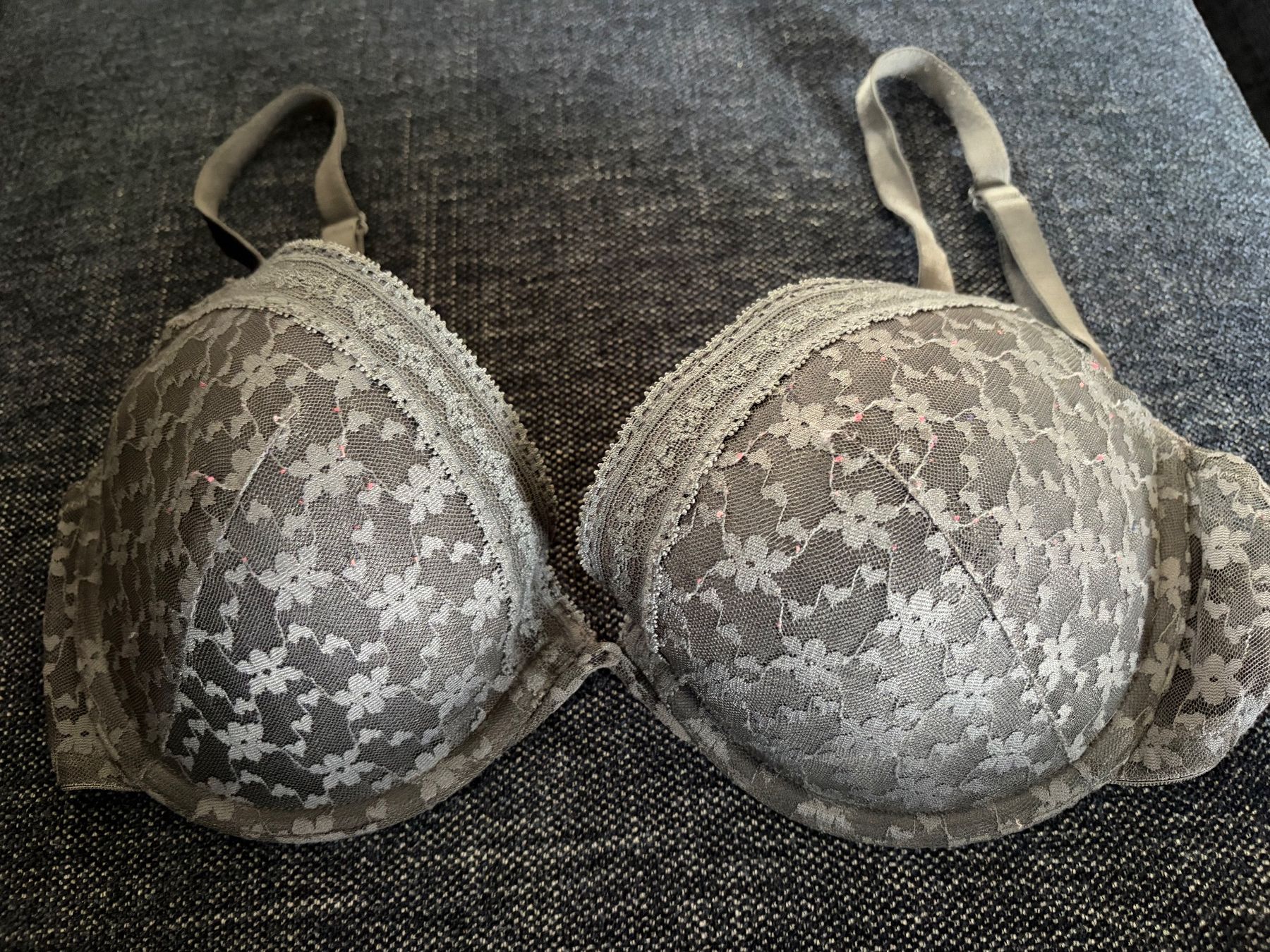 Autres dessous: 3 soutiens gorge – D'occasion à riddes par lauali01 6