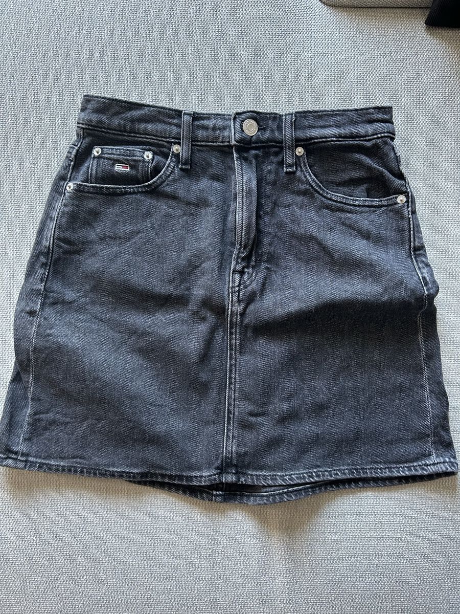 Tommy Hilfiger Jupes: Jupe Hilfiger – D'occasion à Muraz (Collombey) par Jul_ff
