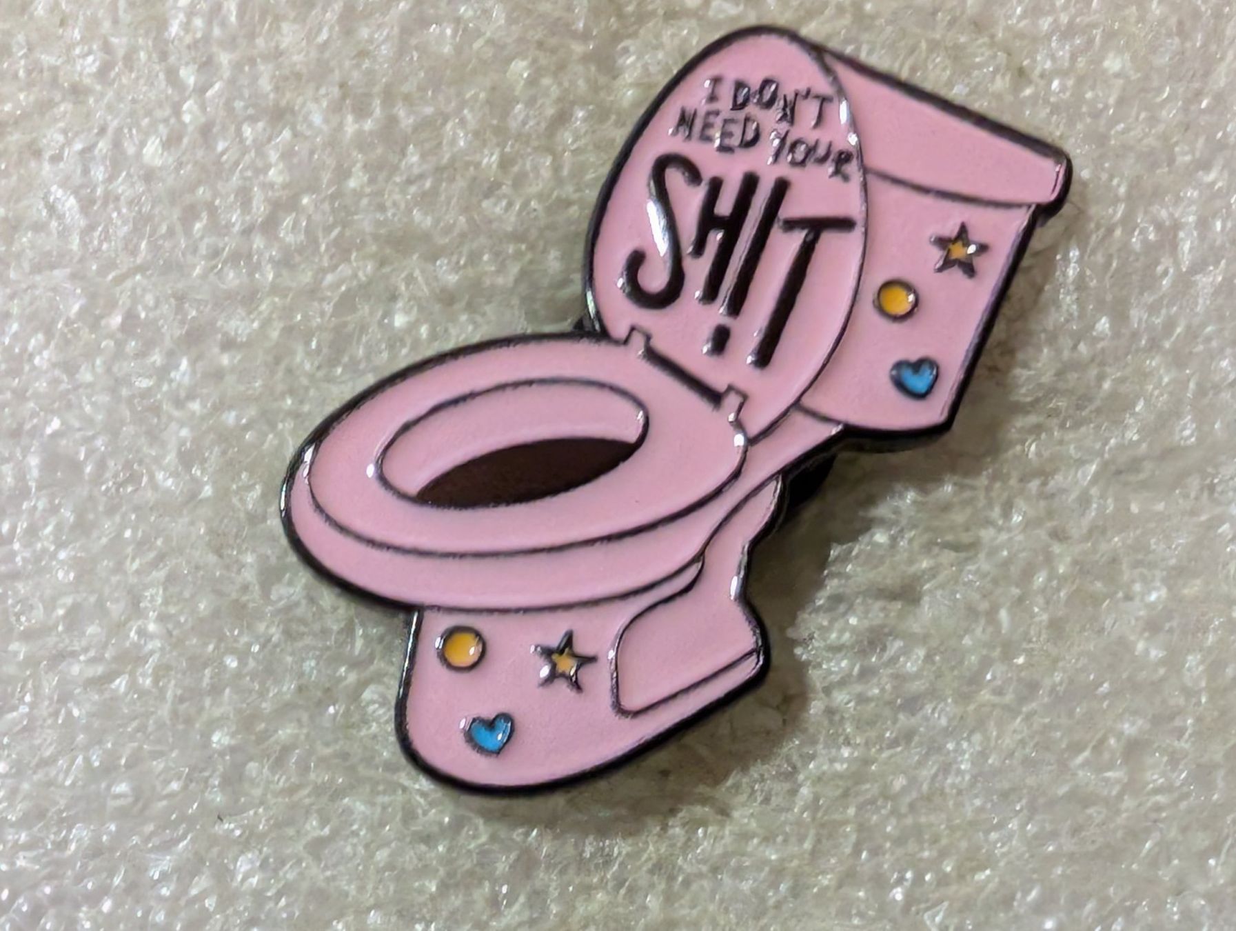 Placchette & Badge: Ansteckpin 173: I Dont need your Shit – Usato da Oppligen venduto da Pin-Fall-Shop