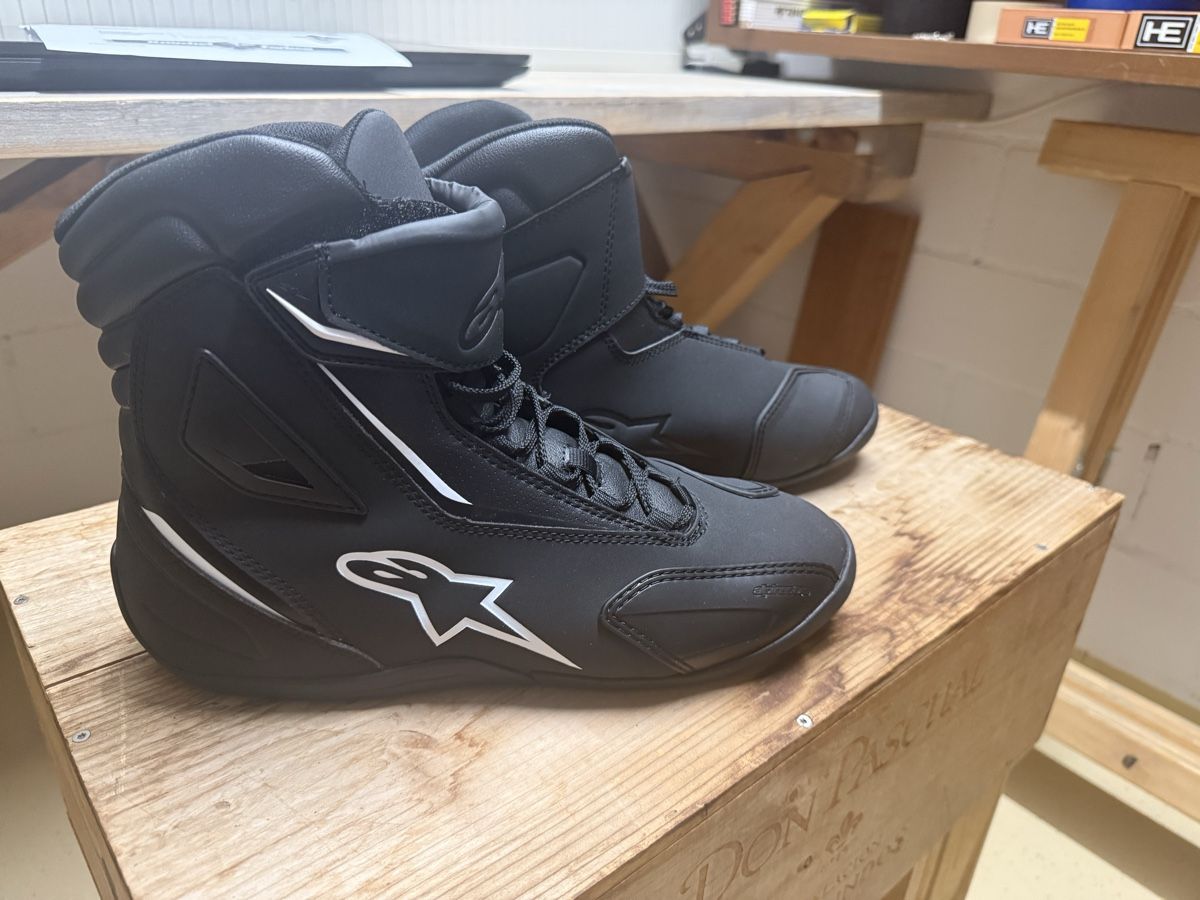 AGV Helme & Visiere: Motorradhelm und Motorradschuhe  – Gebraucht aus Melchnau von dav_9nqj 9