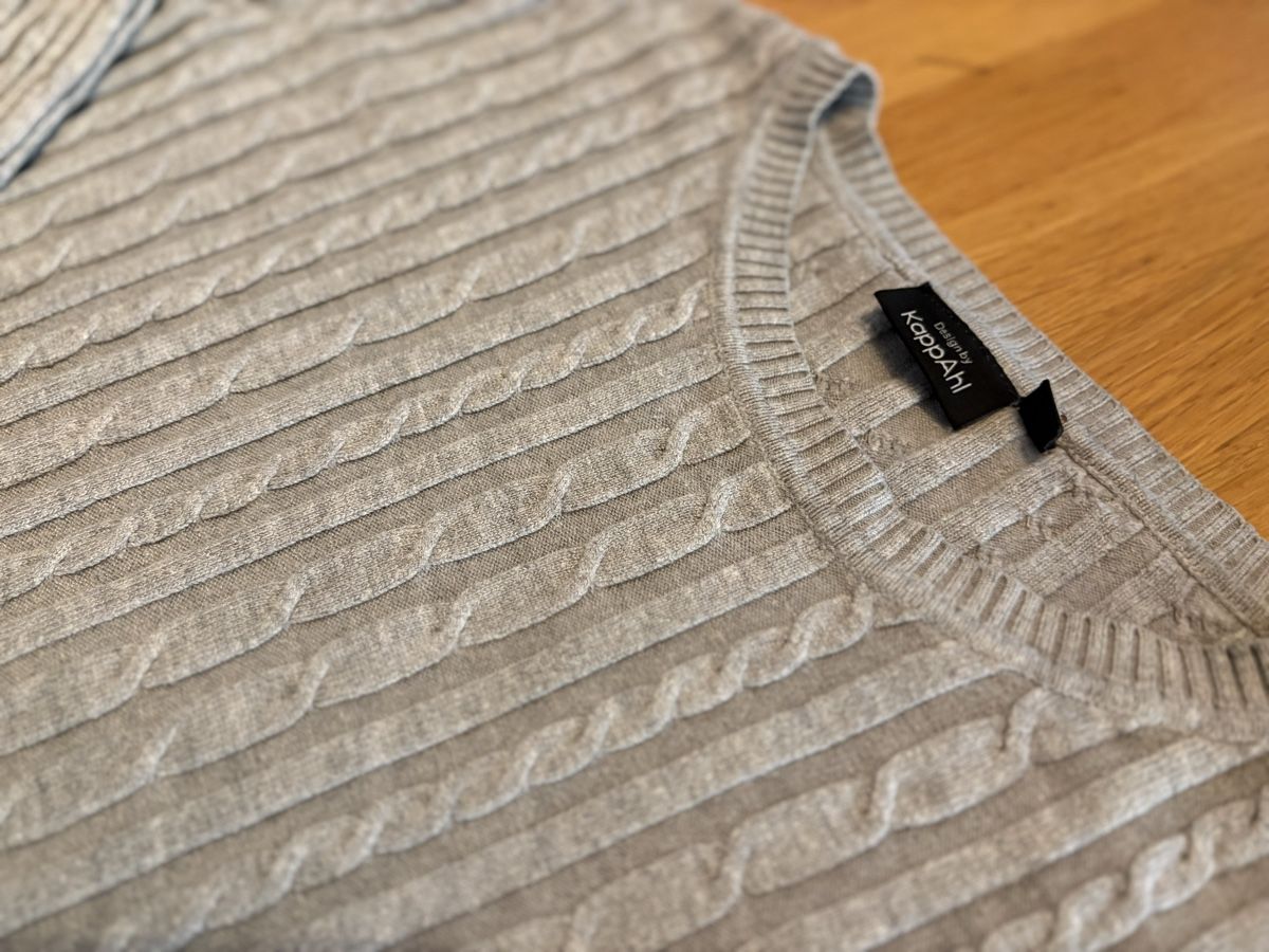 Maglioni & Felpe: KappAhl pulle taille S/M – Usato da Attalens venduto da Skorpionica 2