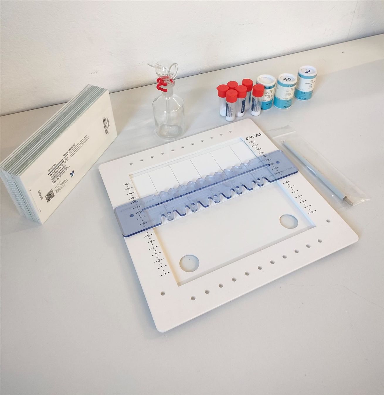 Alle Maschinen: Dünschicht-Chromatograpie Spotting Guide – Gebraucht aus Niederdorf von LeptonAG_Labor 3