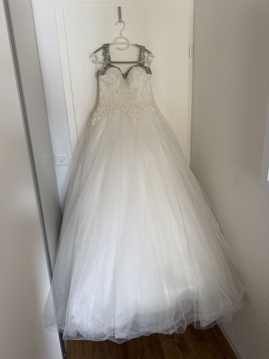Kleider: Hochzeitskleid Grösse 40 NEU – Neu (gemäss Beschreibung) aus Schübelbach von Sambodscha 1