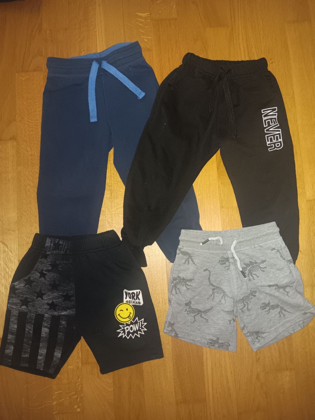 Lotti & Set di vestiti: Kinder Kleider Paket, Gr. 98/98-104 – Usato da Gelterkinden venduto da ram_5vkp