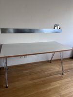 Minimalistischer Schreibtisch
