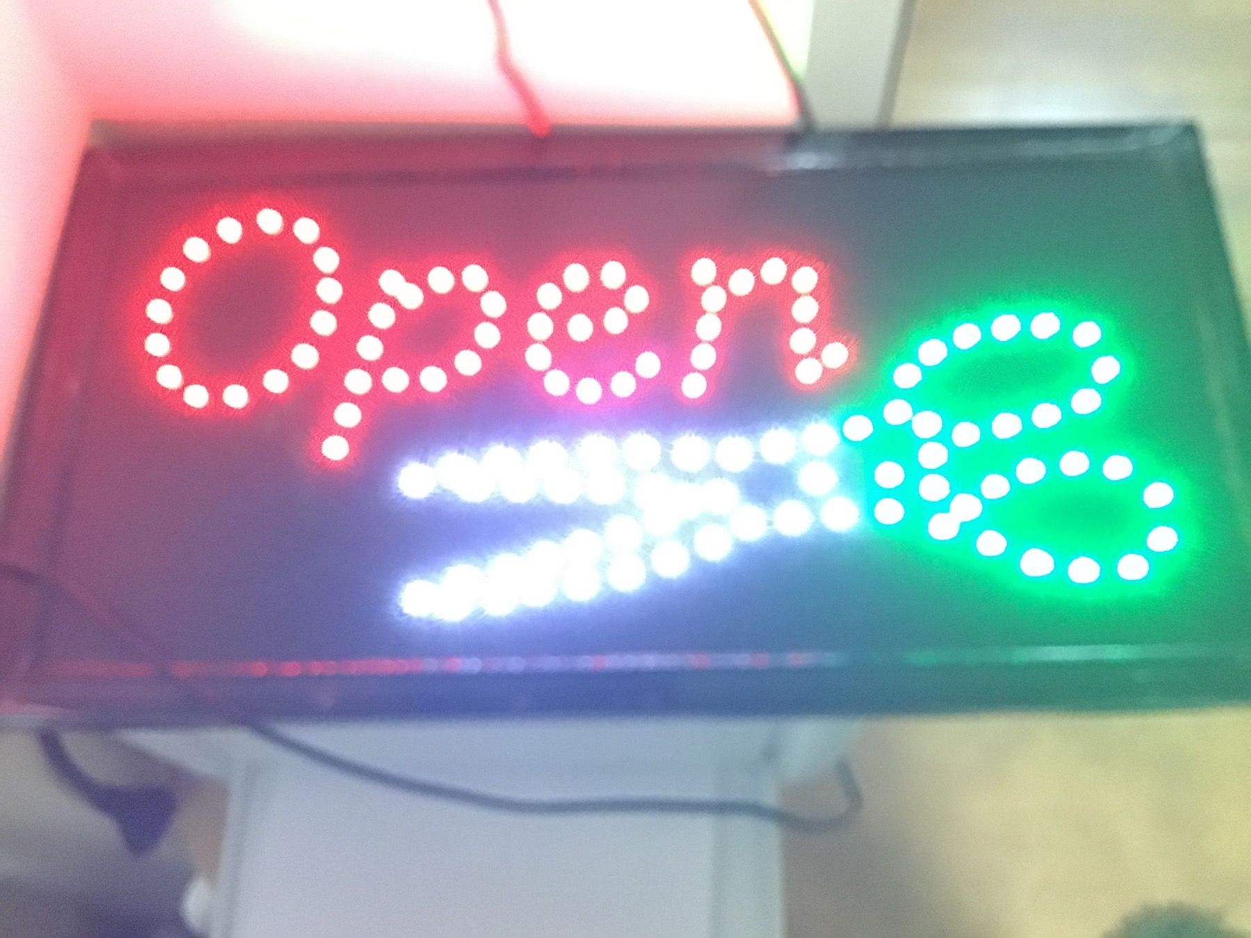 Toutes les décorations: Enseigne LED OPEN pour coiffeur – Neuf avec emballage d'origine à Lausanne par topthai