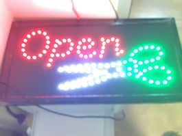 Enseigne LED OPEN pour coiffeur