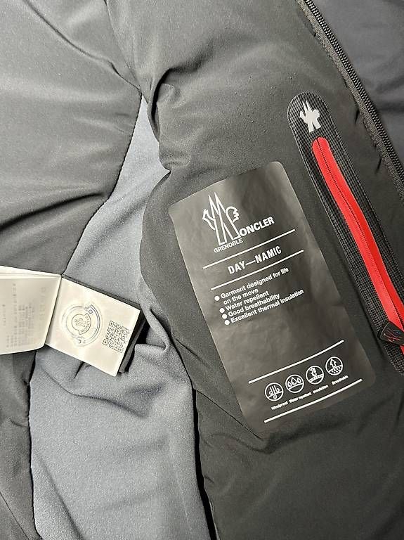 Giacche: Moncler Jacke, Grösse M, dunkelblau – Usato da Biberist venduto da Ce_Jo 3
