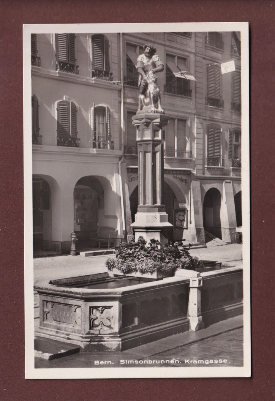Cartoline postali: BERN - Simsonbrunnen - 1945 – Usato da Pully venduto da nicecards