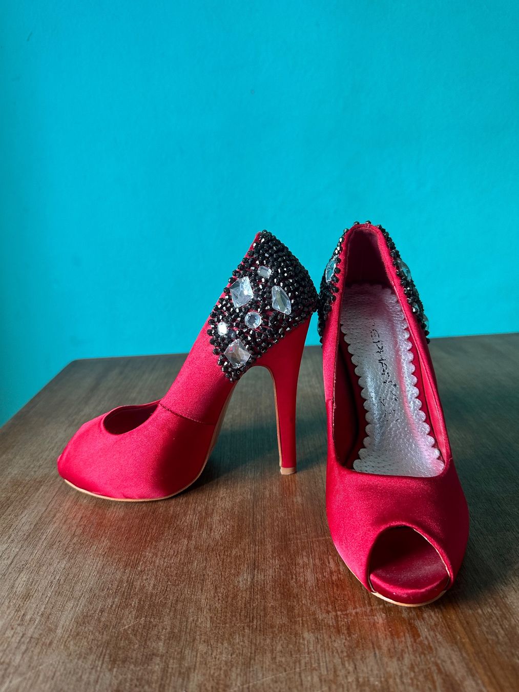 Damenschuhe: Rote Satin High Heels mit Strass Gr. 36👠 – Gebraucht aus bern von Bicicletas-80s-90s 1