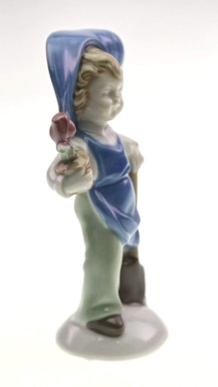 Statuette: Gärtnerjunge mit Rose + Stechschaufel Gräfenthal GDR Germany – Usato da Langenthal venduto da hamster-raeumung 1