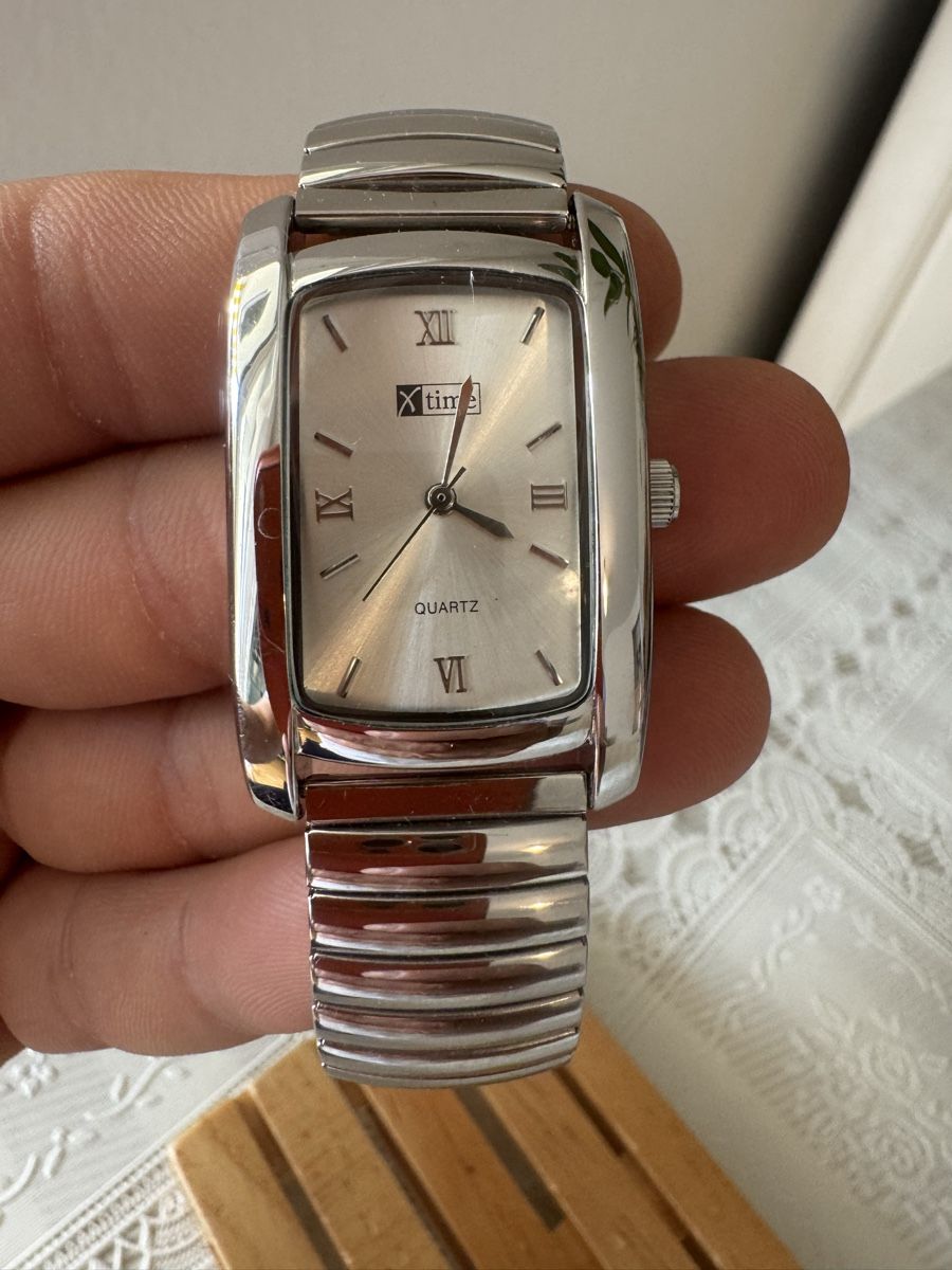 Montres: Xtime Quartz Watch Silver Rectangular Like New – D'occasion à Gerlafingen par naj_vj8s 1