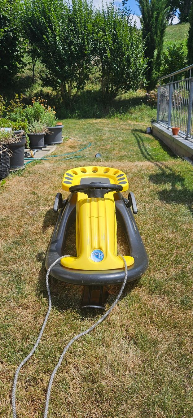 Schlitteln: Schlitten mit Lenkrad, Bremse und Seil gelb – Gebraucht aus Wettswil von zizo_10