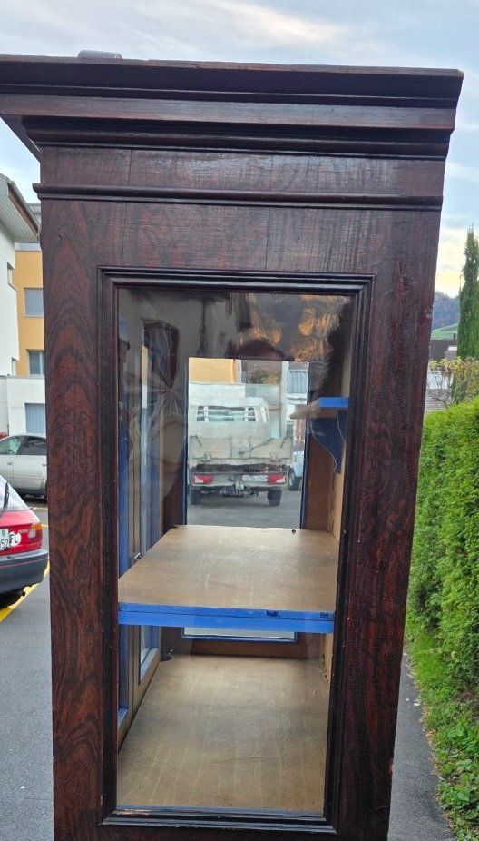 Vetrine: Antike Vitrine Schrank / Buffetschrank mit Glastüren – Usato da Flums venduto da Flumsantik 1