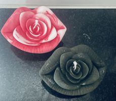 2 Rosen Kerzen Mund Form rosa dunkelgrün