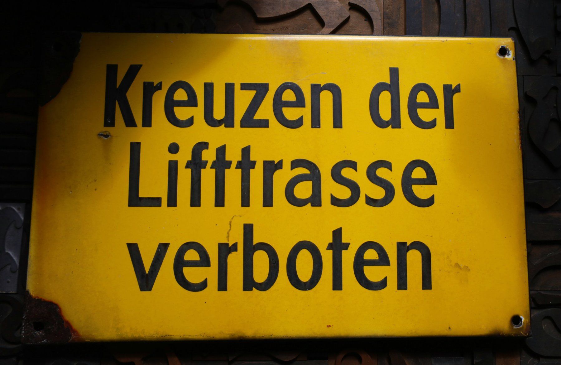 Insegne: Emailschild "Lifttrasse" Skilift 1 – Usato da Birrwil venduto da brandschatz_birrwil