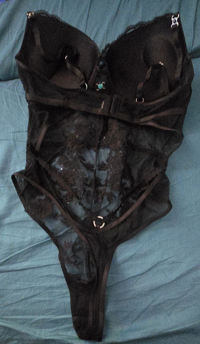 Altra biancheria intima: SECOND HAND: Roter&weisser BH, schwarzer Body, Gr. 75B/C – Usato da Seuzach venduto da K_N 3