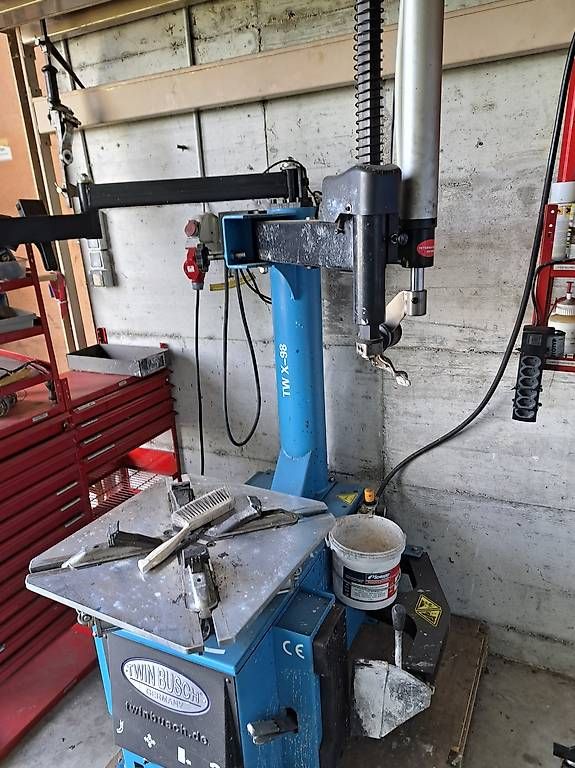 Twin Busch Tutte le macchine: Pneumontiermaschine – Usato da Bürglen TG venduto da Slange0