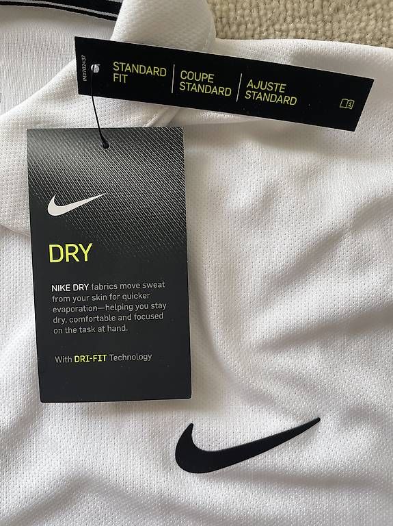 T-shirt: Nike Dryfit Tennisshirt – Usato da Arlesheim venduto da Matweb 1